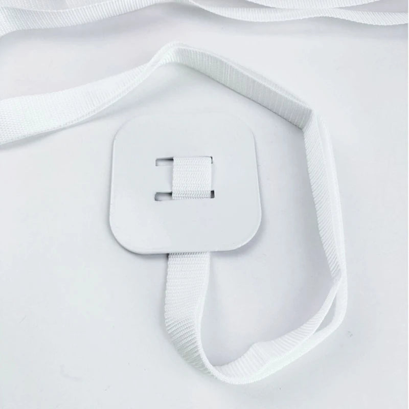 Gros plan sur la texture du textile renforcé de la sangle et sa boucle